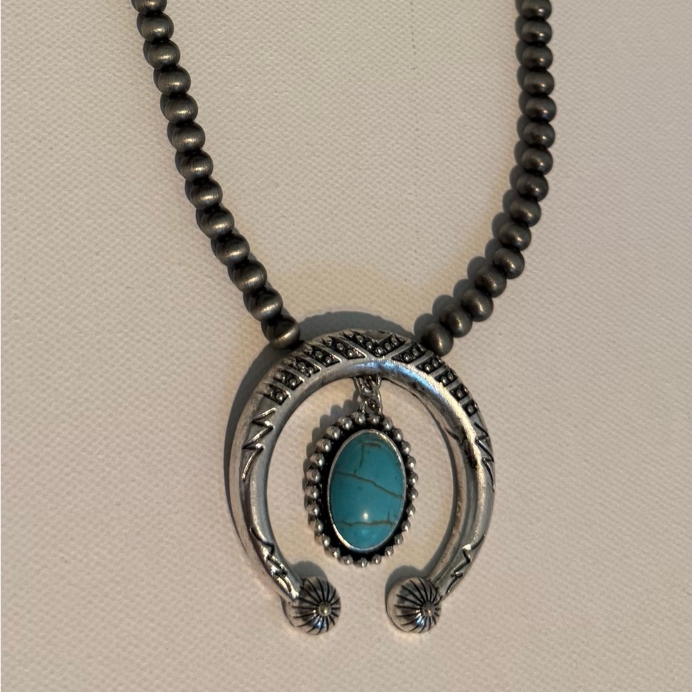 Source Unknown Silver-Tone Navajo Style Necklace with Turquoise Stone